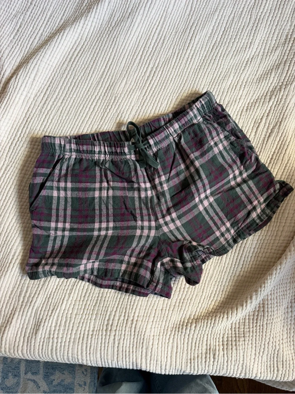 Pact Organic Cotton Plaid Drawstring Lounge Shorts. Size Medium.
